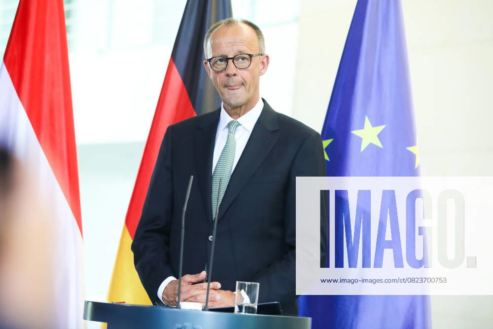 Bundeskanzler Merz empfängt den luxemburgischen Premierminister Frieden Berlin, 1.7...2025 Bundeskanzler Merz bei der Pressekonferenz im Bundeskanzleramt in Berlin Berlin