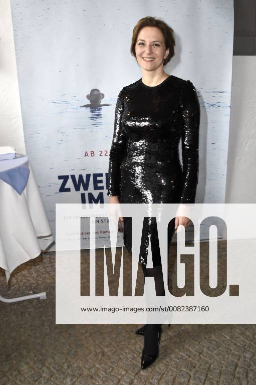 Martina Gedeck bei der Premiere des Kinofilms Zwei Herren im Anzug im Kloster Andechs auf dem Heiligen Berg. Andechs