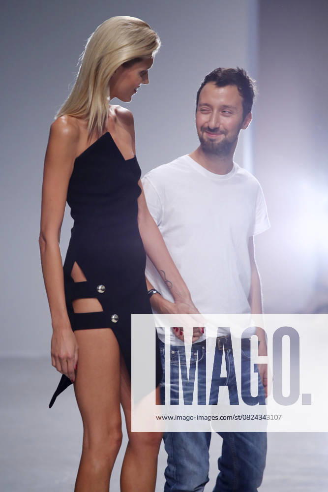 Defile de mode pret a porter printemps-ete 2014 Anthony Vaccarello a Paris le 24 septembre 2013. Anthony Vaccarello fashion show ready-to-wear Spring Summer 2014 during the fashion week in Paris on September 24, 2013. PARIS France