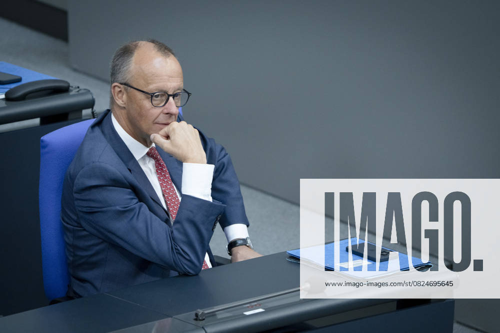 Bundestag, Bundeskanzler, Friedrich Merz Sitzung, Bundestag, Plenum, Regierungsbank, Bundeskanzler, Friedrich Merz Berlin Berlin GER
