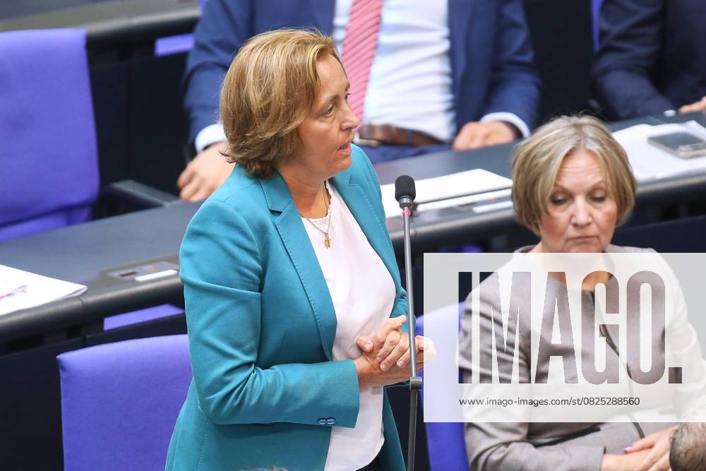 Berlin, Deutschland, 09.07.2025: Deutscher Bundestag: 17. Bundestagssitzung - Haushaltswoche: Beatrix von Storch stellt eine Frage