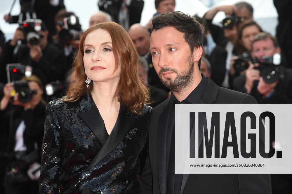 Isabelle Huppert et Anthony Vaccarello - Montée des marches du film « Le Grand Bain » lors du 71ème Festival International du Film de Cannes. Le 13 mai 2018 Giancarlo Gorassini Bestimage Red carpet for the movie « Sink Or Swim » during the 71th Cannes International Film festival. On may 13th 2018 Cannes France