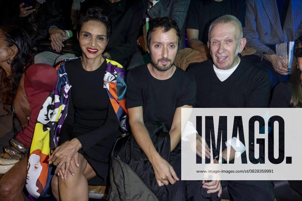 Farida Khelfa, Anthony Vaccarello, Jean-Paul Gaultier - Front Row du défilé Love Brings Love de la maison AZ Factory PAP collection printemps été 2022 en hommage à Alber Elbaz au Carreau du Temple à Paris le 5 octobre 2021. Olivier Borde Bestimage Celebs attend the Love Brings Love Show – In Honor Of Alber Elbaz By AZ Factory at Le Carreau Du Temple on October 05, 2021 in Paris, France Paris France