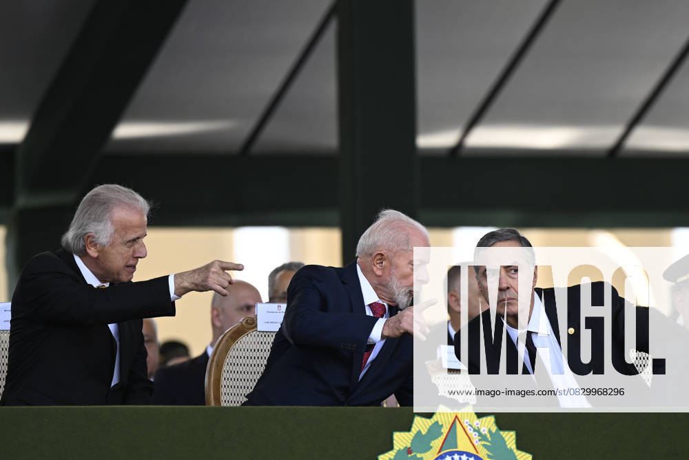 Brazilian president Lula da Silva attends Soldier s Day ceremony in Brasilia BRASILIA, BRAZIL - AUGUST 22: Brazilian President Luiz Inacio Lula da Silva (C) speaks to Brazil s Supreme Court Chief Justice Luis Roberto Barroso (R) during the ceremony marking Soldier s Day at the Army headquarters in Brasilia, Brazil on August 22, 2024. Brazil World. Editorial use only. Please get in touch for any other usage.