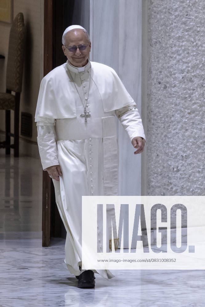 Pope Leo XIV s weekly general audience in Vatican - 20 Aug 2025 Pope Leo XIV arrives for his weekly general audience in the Paul VI hall at the Vatican. Vatican City Vatican