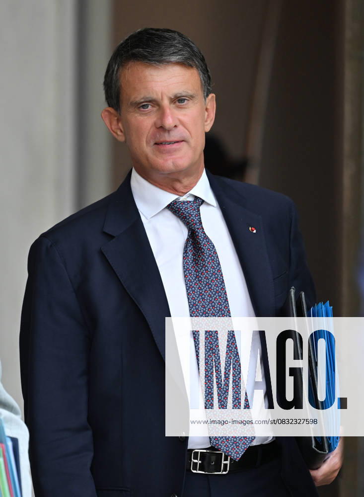 French government weekly cabinet meeting PARIS, FRANCE - SEPTEMBER 3: French Minister of Overseas Manuel Valls leaves following the weekly cabinet meeting at the Elysee Palace in Paris, France on September 3, 2025. Mustafa Yalcin Anadolu Paris France. Editorial use only. Please get in touch for any other usage.