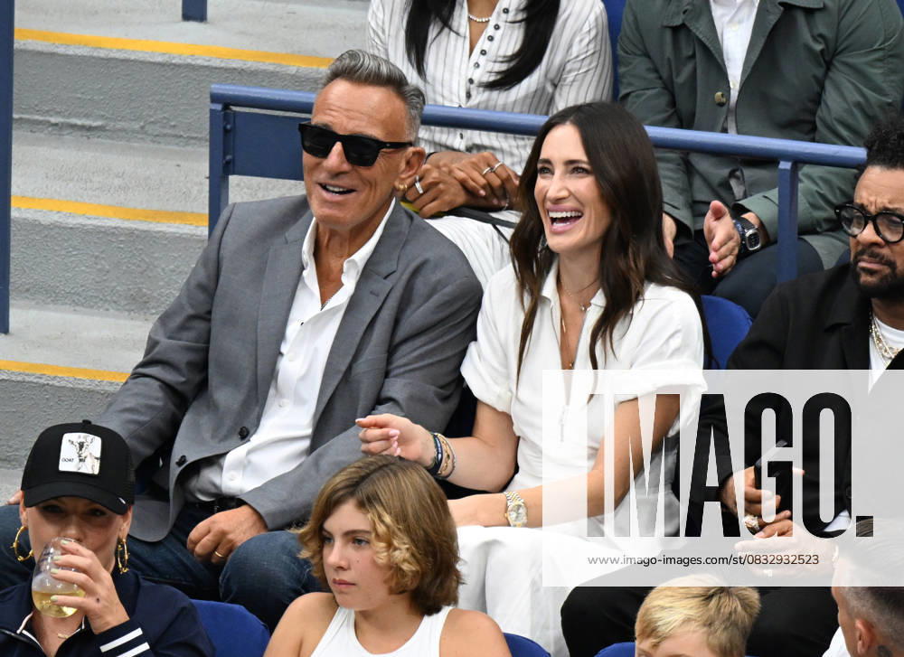 FLUSHING NY- SEPTEMBER 07: Bruce Springsteen and Jessica Springsteen are seen watching Carlos Alcaraz of Spain Vs Jannik Sinner of Italy during the Men s Finals during the finals at the US Open On Arthur Ashe Stadium at the USTA Billie Jean King National Tennis Center on September 7, 2025 in Flushing Queens.