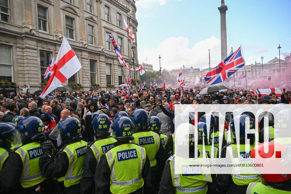 Clashes erupt between police and protesters at anti-immigration march in London organized by Tommy Robinson LONDON, UNITED KINGDOM - SEPTEMBER 13: Clashes erupt between police and protesters as thousands of people march through central London in a rally called Unite the Kingdom, organized by far-right activist Tommy Robinson to protest government immigration policies, on September 13, 2025. Police intervened when Robinson supporters attempted to approach the area where March Against Fascism demonstrators had gathered. Several protesters were detained during the scuffles. Rasid Necati Aslim Anadolu London United Kingdom. Editorial use only. Please get in touch for any other usage.