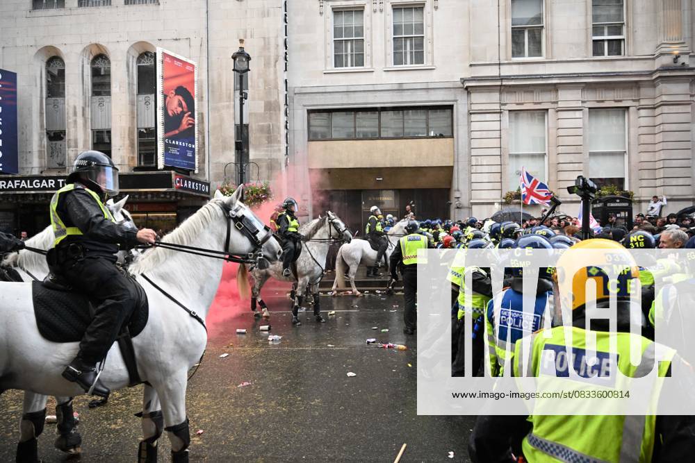 Clashes erupt between police and protesters at anti-immigration march in London organized by Tommy Robinson LONDON, UNITED KINGDOM - SEPTEMBER 13: Clashes erupt between police and protesters as thousands of people march through central London in a rally called Unite the Kingdom, organized by far-right activist Tommy Robinson to protest government immigration policies, on September 13, 2025. Police intervened when Robinson supporters attempted to approach the area where March Against Fascism demonstrators had gathered. Several protesters were detained during the scuffles. Rasid Necati Aslim Anadolu London United Kingdom. Editorial use only. Please get in touch for any other usage.