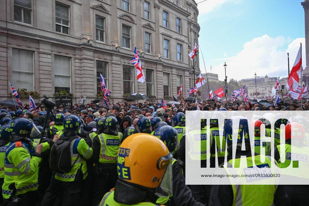 Clashes erupt between police and protesters at anti-immigration march in London organized by Tommy Robinson LONDON, UNITED KINGDOM - SEPTEMBER 13: Clashes erupt between police and protesters as thousands of people march through central London in a rally called Unite the Kingdom, organized by far-right activist Tommy Robinson to protest government immigration policies, on September 13, 2025. Police intervened when Robinson supporters attempted to approach the area where March Against Fascism demonstrators had gathered. Several protesters were detained during the scuffles. Rasid Necati Aslim Anadolu London United Kingdom. Editorial use only. Please get in touch for any other usage.
