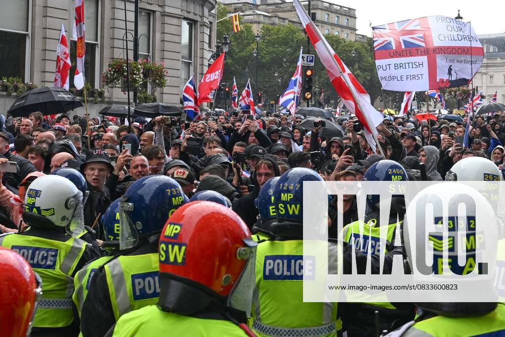 Clashes erupt between police and protesters at anti-immigration march in London organized by Tommy Robinson LONDON, UNITED KINGDOM - SEPTEMBER 13: Clashes erupt between police and protesters as thousands of people march through central London in a rally called Unite the Kingdom, organized by far-right activist Tommy Robinson to protest government immigration policies, on September 13, 2025. Police intervened when Robinson supporters attempted to approach the area where March Against Fascism demonstrators had gathered. Several protesters were detained during the scuffles. Rasid Necati Aslim Anadolu London United Kingdom. Editorial use only. Please get in touch for any other usage.