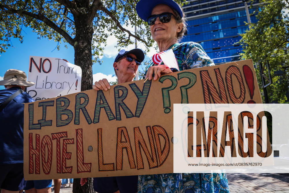 A person holds up a sign during a protest against the construction of Donald Trump s presidential library in Miami, USA, 29 September 2025. Activists, students, and teachers protested against Donald Trump s presidential library in Miami, a project that the Florida government plans to endorse on Tuesday, considering it to be just another one of his hotels and an insult because it is next to the Freedom Tower. Activists protest against Trump library in Miami, calling it an insult !ACHTUNG: NUR REDAKTIONELLE NUTZUNG!