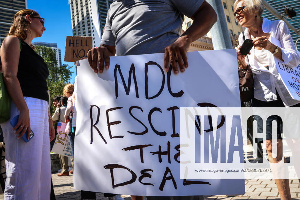 A person holds up a sign during a protest against the construction of Donald Trump s presidential library in Miami, USA, 29 September 2025. Activists, students, and teachers protested against Donald Trump s presidential library in Miami, a project that the Florida government plans to endorse on Tuesday, considering it to be just another one of his hotels and an insult because it is next to the Freedom Tower. Activists protest against Trump library in Miami, calling it an insult !ACHTUNG: NUR REDAKTIONELLE NUTZUNG!
