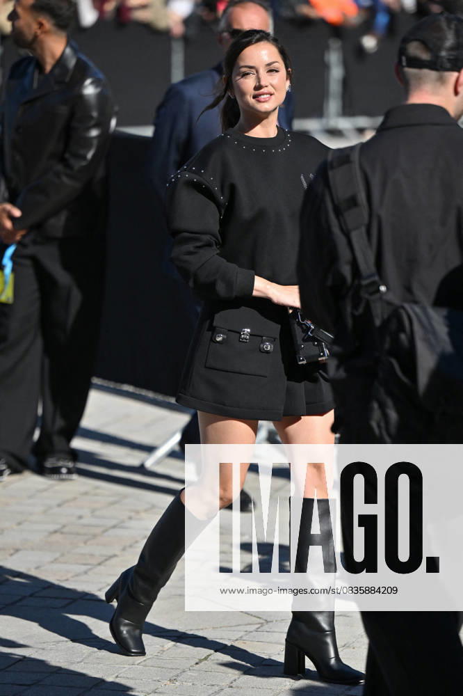 PFW Louis Vuitton Outside Arrivals Ana De Armas arriving at Louis Vuitton Fashion Show during Paris Fashion Week in Paris, France on September 30, 2025. Photo by Julien Reynaud APS-Medias ABACAPRESS.COM Paris France