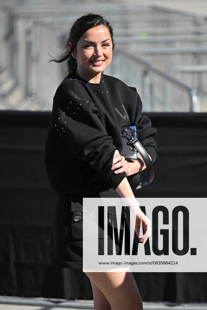PFW Louis Vuitton Outside Arrivals Ana De Armas arriving at Louis Vuitton Fashion Show during Paris Fashion Week in Paris, France on September 30, 2025. Photo by Julien Reynaud APS-Medias ABACAPRESS.COM Paris France