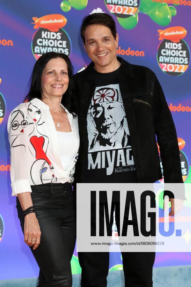 USA - 2022 Kids Choice Awards - Santa Monica April 9, 2022, Santa Monica, CA, USA: LOS ANGELES - APR 9: Ralph Macchio, wife at the 2022 Kids Choice Awards at Barker Hanger on April 9, 2022 in Santa Monica, CA