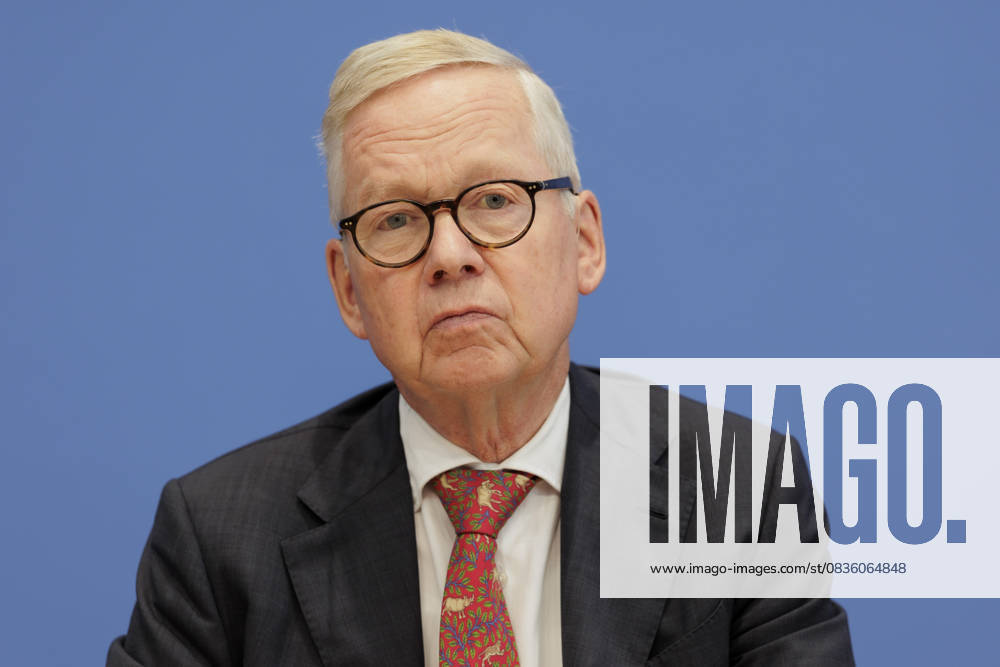Lutz Goebel, Vorsitzender des Nationalen Normenkontrollrats (NKR), aufgenommen im Rahmen der Bundespressekonferenz zum Thema Jahresbericht des Nationalen Normenkontrollrat zum Buerokratieabbau in Berlin, 02.10.2025. Berlin Deutschland