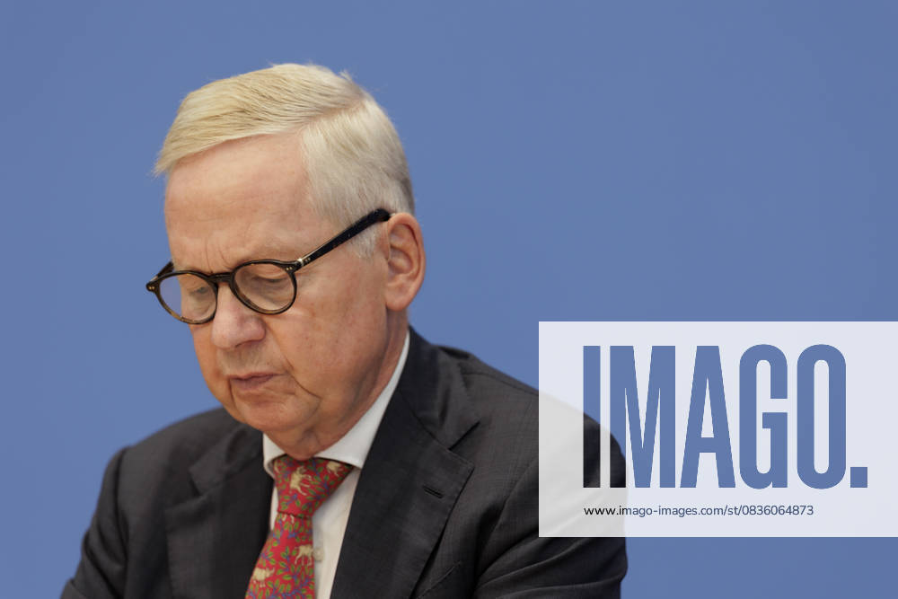 Lutz Goebel, Vorsitzender des Nationalen Normenkontrollrats (NKR), aufgenommen im Rahmen der Bundespressekonferenz zum Thema Jahresbericht des Nationalen Normenkontrollrat zum Buerokratieabbau in Berlin, 02.10.2025. Berlin Deutschland