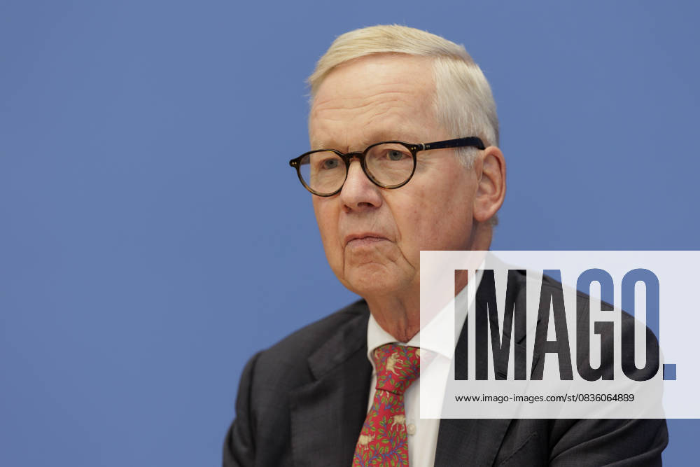 Lutz Goebel, Vorsitzender des Nationalen Normenkontrollrats (NKR), aufgenommen im Rahmen der Bundespressekonferenz zum Thema Jahresbericht des Nationalen Normenkontrollrat zum Buerokratieabbau in Berlin, 02.10.2025. Berlin Deutschland