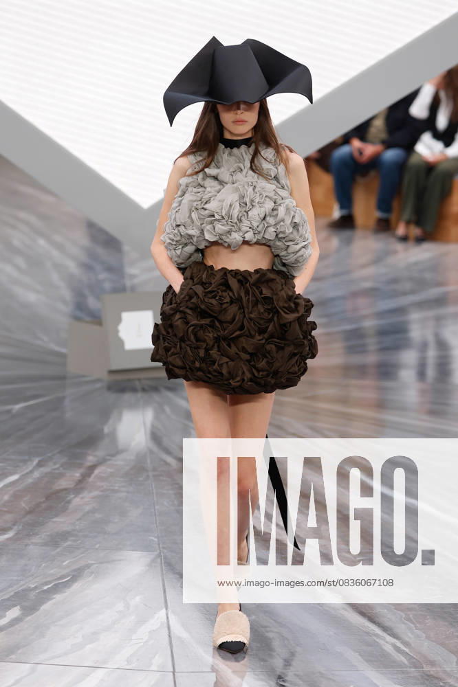 (251002) -- PARIS , Oct. 2, 2025 -- A model presents a creation from the ready-to-wear Spring Summer 2026 collections by French fashion house Christian Dior during the Paris Fashion Week in Paris, France, on Oct. 1, 2025. ( Handout via Xinhua) FRANCE-PARIS-FASHION WEEK-CHRISTIAN DIOR MeetEurope