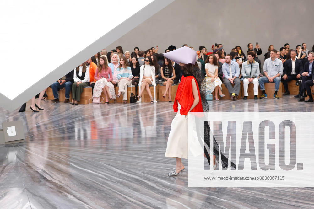 (251002) -- PARIS , Oct. 2, 2025 -- A model presents a creation from the ready-to-wear Spring Summer 2026 collections by French fashion house Christian Dior during the Paris Fashion Week in Paris, France, on Oct. 1, 2025. ( Handout via Xinhua) FRANCE-PARIS-FASHION WEEK-CHRISTIAN DIOR MeetEurope