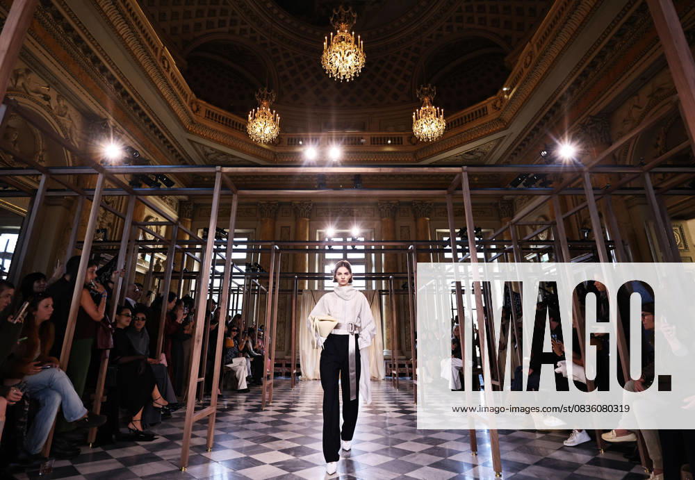 (251002) -- PARIS, Oct. 2, 2025 -- A model presents a creation from the ready-to-wear Spring Summer 2026 collections by ICICLE during the Paris Fashion Week in Paris, France, on Oct. 1, 2025. ) FRANCE-PARIS-FASHION WEEK-ICICLE GaoxJing