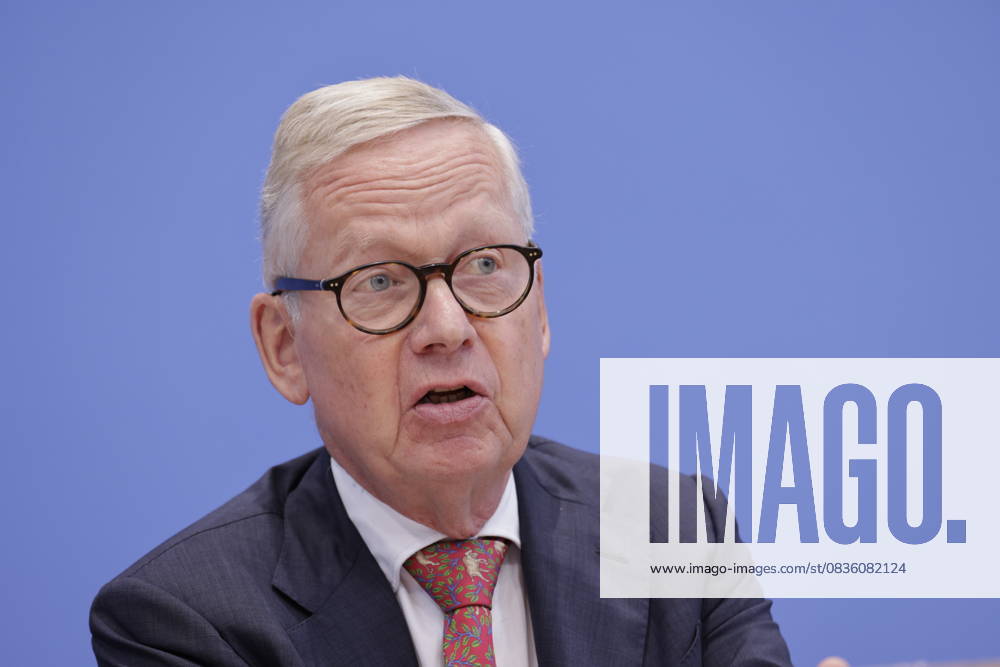 Lutz Goebel, Vorsitzender des Nationalen Normenkontrollrats, Deutschland, Berlin, Bundespressekonferenz, Thema: Jahresbericht des Nationalen Normenkontrollrat zum Bürokratieabbau