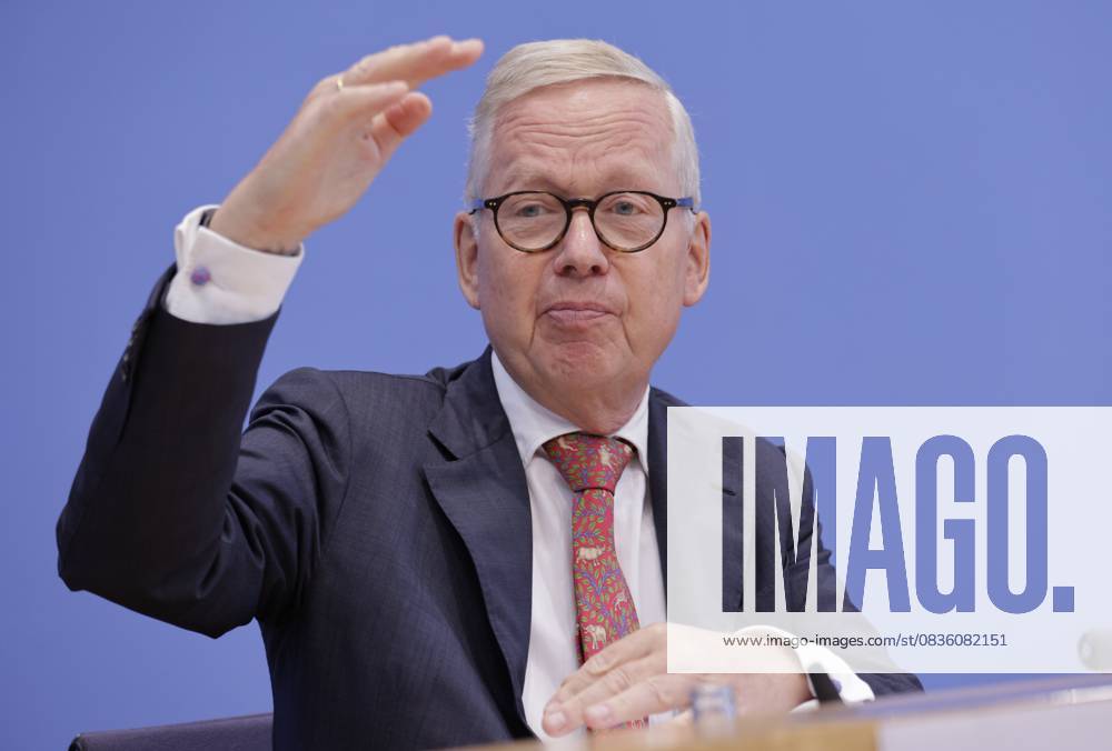 Lutz Goebel, Vorsitzender des Nationalen Normenkontrollrats, Deutschland, Berlin, Bundespressekonferenz, Thema: Jahresbericht des Nationalen Normenkontrollrat zum Bürokratieabbau