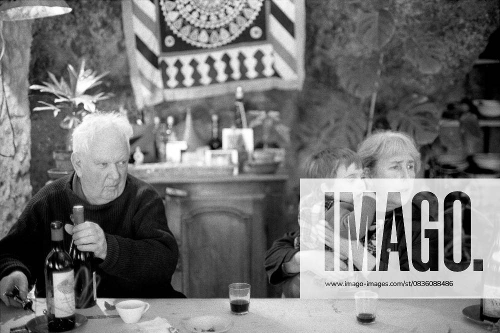 Portrait of Alexander Sandy Calder and his wife Louisa (born James) 1969 Serge Hambourg opale.photo RECORD DATE NOT STATED