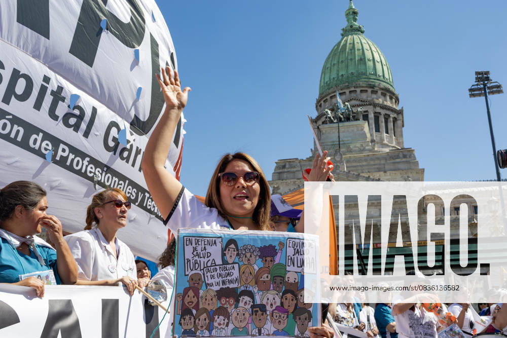 Doctors and healthcare workers march to defend pediatric funding law in Front of the Argentine National Congress Buenos Aires Argentina - ZUMAp265 20251002_zip_p265_004