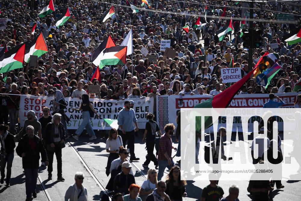 Foto IPP Diego Nangano Cappello Roma 04-10-2025 Manifestazione Nazionale Pro Palestina nella foto: manifestanti in corteo in supporto alla Palestina Italy Photo Press - World Copyright