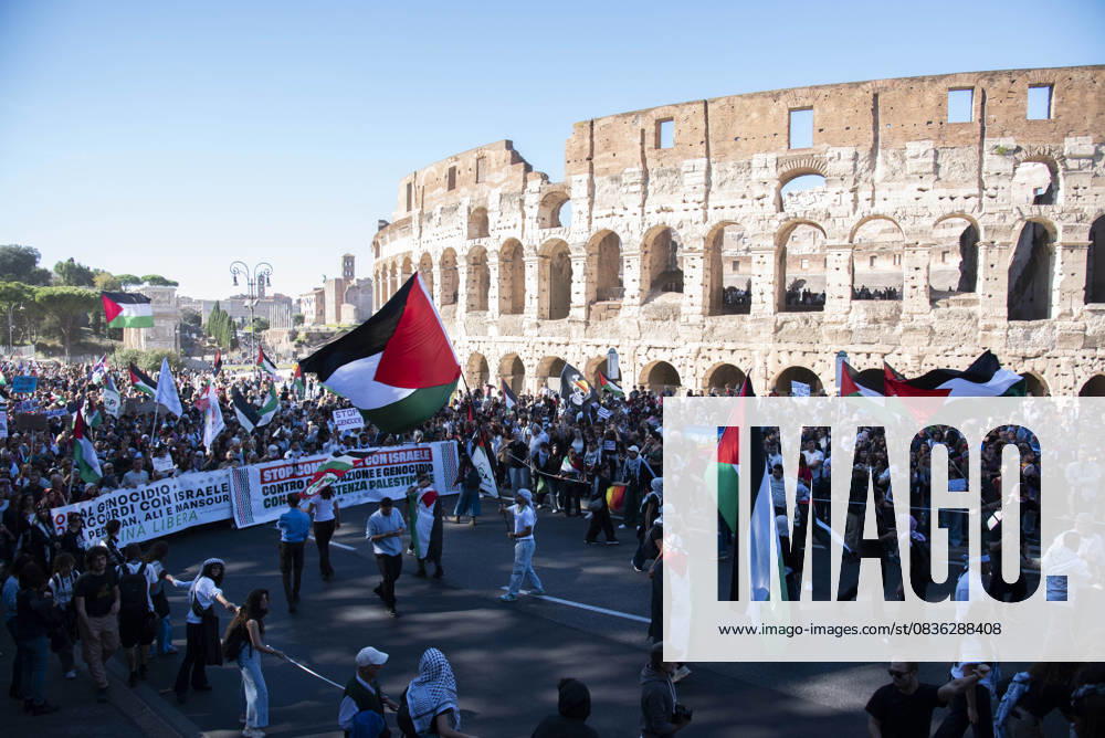 Foto IPP Diego Nangano Cappello Roma 04-10-2025 Manifestazione Nazionale Pro Palestina nella foto: manifestanti in corteo in supporto alla Palestina Italy Photo Press - World Copyright