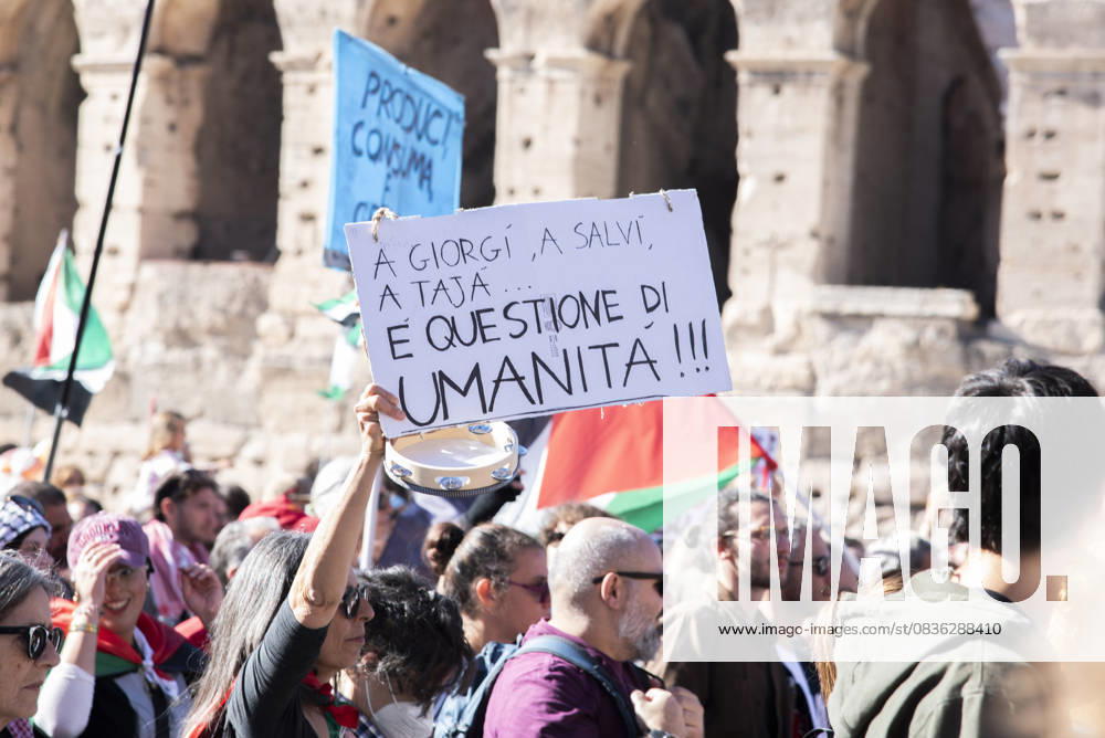 Foto IPP Diego Nangano Cappello Roma 04-10-2025 Manifestazione Nazionale Pro Palestina nella foto: manifestanti in corteo in supporto alla Palestina Italy Photo Press - World Copyright