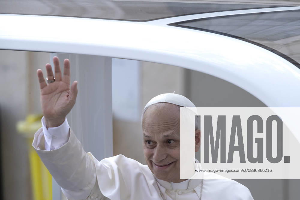 Pope Leo XIV waves from the popemobile at the end of a Mass for the Jubilee of the Missions and of Migrants in St. Peter s square at the Vatican Vatican City Vatican - ZUMAs197 20251005_aaa_s197_602