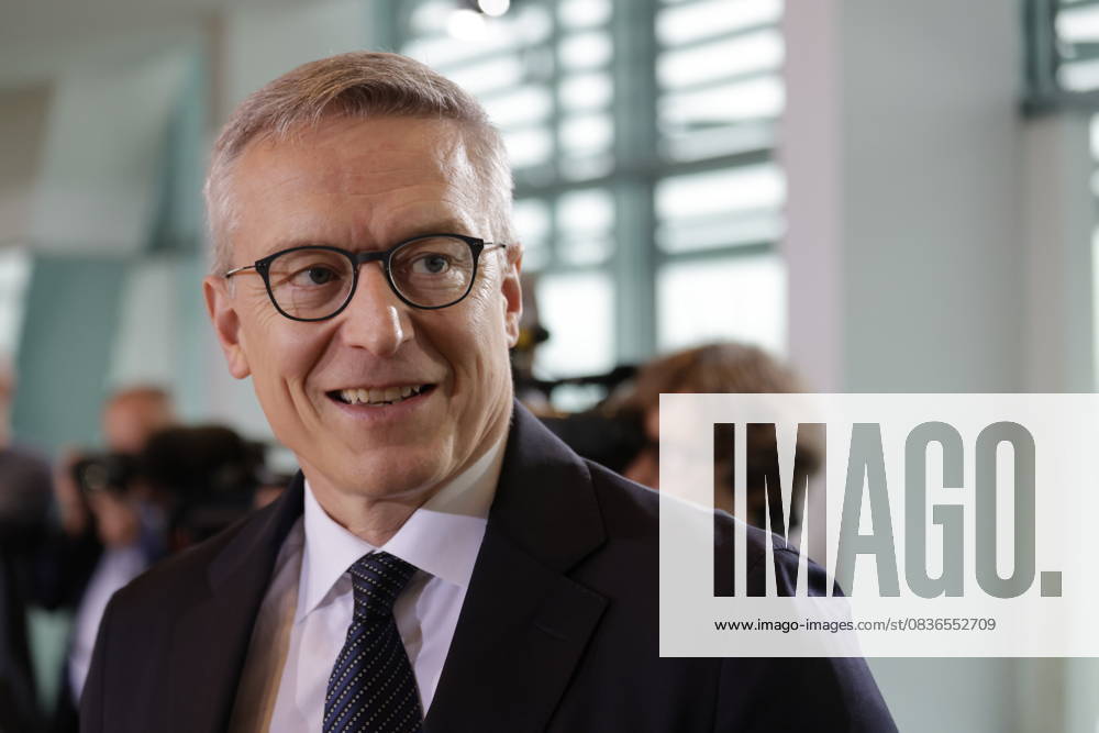 Dr. Karsten Wildberger, Bundesminister für Digitales und Staatsmodernisierung , Deutschland, Berlin, Bundeskanzleramt, Das Bundeskabinett befasst sich in seiner 18. Sitzung am 8. Oktober 2025 unter anderem mit der Modernisierung des Bundespolizeigesetzes und der Anpassung der Krankenhausreform.