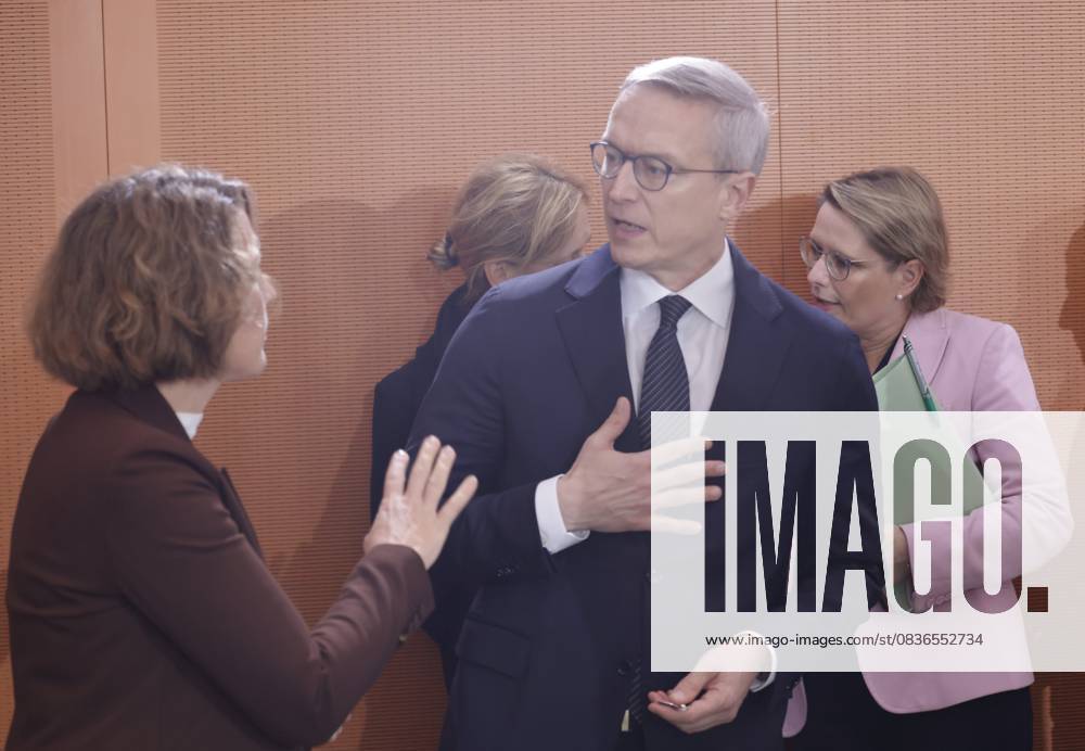 Dr. Karsten Wildberger, Bundesminister für Digitales und Staatsmodernisierung , Deutschland, Berlin, Bundeskanzleramt, Das Bundeskabinett befasst sich in seiner 18. Sitzung am 8. Oktober 2025 unter anderem mit der Modernisierung des Bundespolizeigesetzes und der Anpassung der Krankenhausreform.