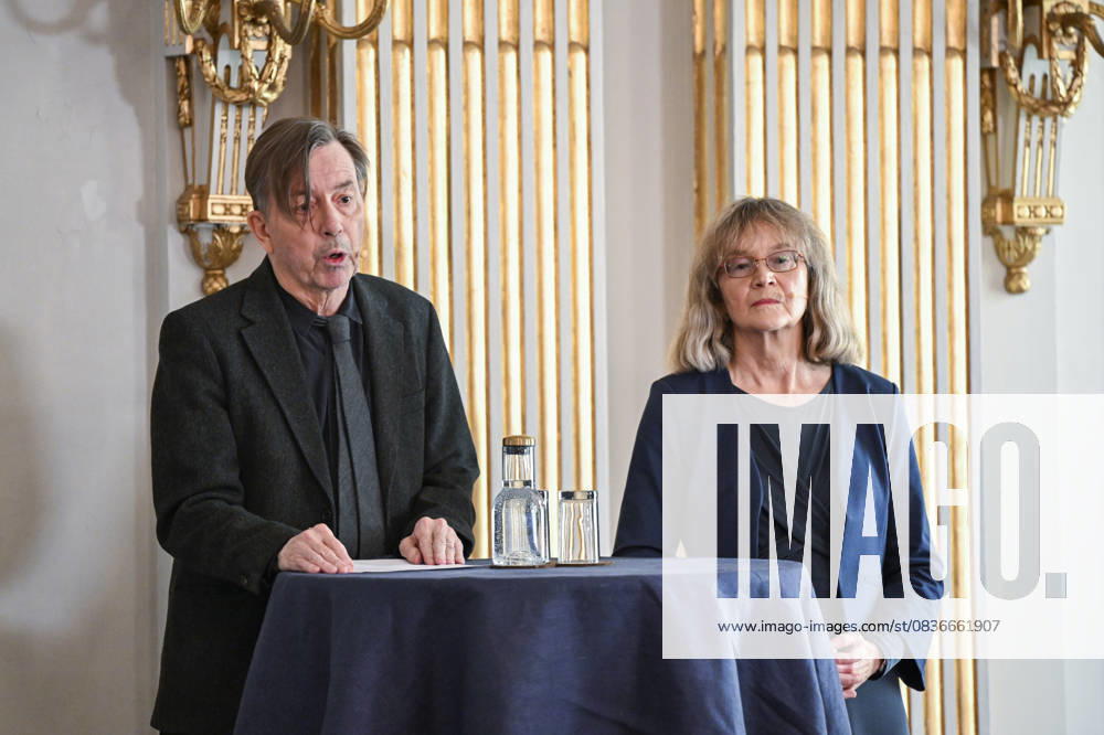 STOCKHOLM, SWEDEN 20251009 Steve Sem Sandberg, member of the Swedish Academy, presents the Hungarian author Laszlo Krasznahorkai, who will be awarded the Nobel Prize in Literature in 2025, at the Stock Exchange in Stockholm STOCKHOLM SWEDEN
