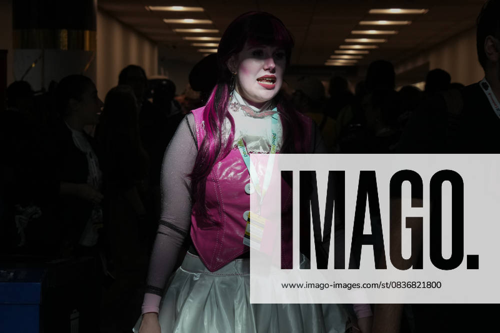 A woman in cosplay at the New York Comic Con at the Jacob K. Javits Convention Center on October 10, 2025 in New York. New York USA - ZUMAb148 20251010_zap_b148_015