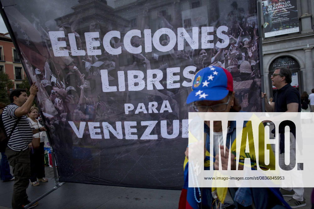 Members of the Venezuelan community in Madrid holding candles and Venezuelan flags in Opera Square in downtown Madrid, during a vigil to pray the rosary for the beatification of Venezuelans Jose Gregorio Hernandez and Carmen Rendiles on October 19, 2027, in St. Peter s Square, Rome. Madrid Spain - ZUMAs296 20251011_znp_s296_001