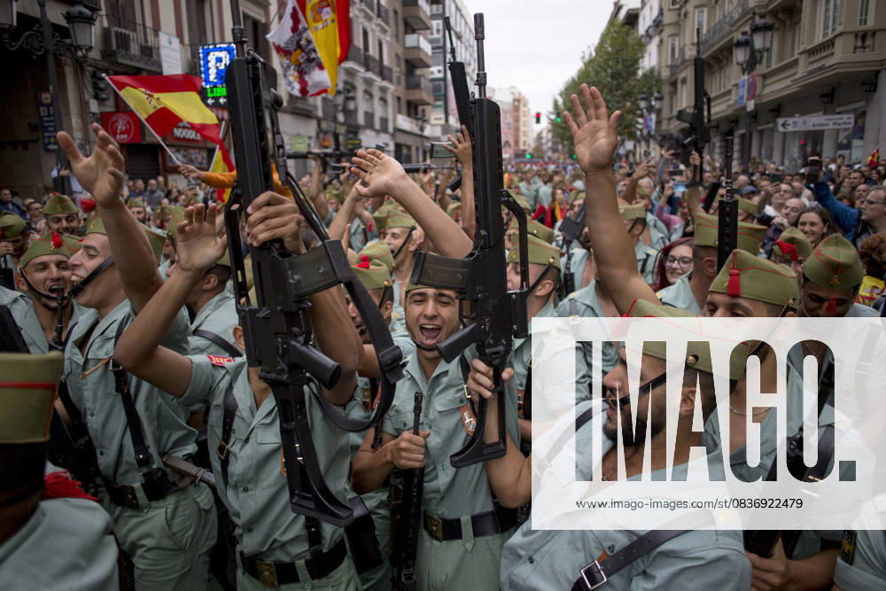 Members of La Legion, elite forces of the Spanish army, sing and raise their weapons in the air during a military parade through the streets of Madrid on Spain s National Day, which commemorates the arrival of Christopher Columbus to the New World in 1492. Madrid Spain - ZUMAs296 20251012_znp_s296_013