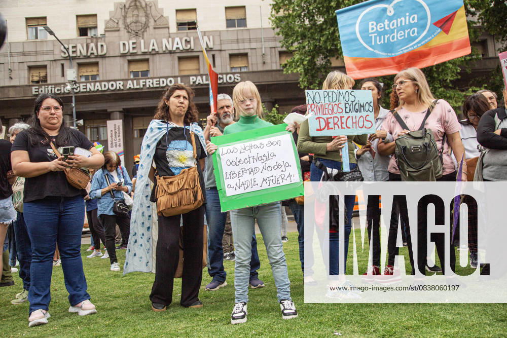 The Disability collective is marching from the National Congress to the Ministry of Health, demanding that Milei s government comply with the Emergency Disability Law. Buenos Aires argentina - ZUMAr233 20251022_zip_r233_003