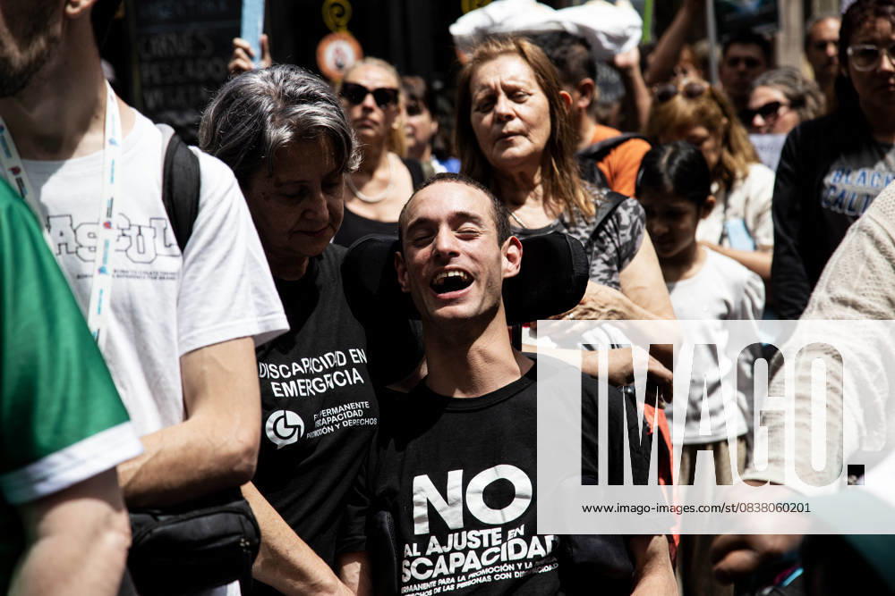 The Disability collective is marching from the National Congress to the Ministry of Health, demanding that Milei s government comply with the Emergency Disability Law. Buenos Aires Argentina - ZUMAr233 20251022_zip_r233_007