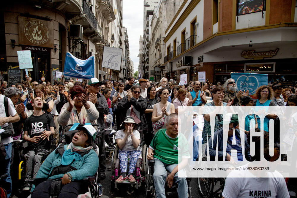 The Disability collective is marching from the National Congress to the Ministry of Health, demanding that Milei s government comply with the Emergency Disability Law. Buenos Aires Argentina - ZUMAr233 20251022_zip_r233_009