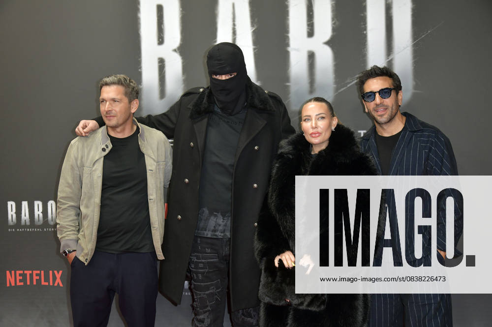 Paco-Luca Nitsche, Aykut Anhan aka Haftbefehl, Nina Anhan und Elyas M Barek beim Special Screening des Netflix Dokumentarfilms Babo - Die Haftbefehl-Story in der Astor Film Lounge. Berlin