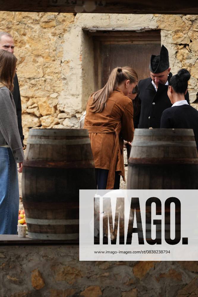 Spanish King Felipe VI and Queen Letizia with Princess of Asturias Leonor de Borbon during a visit to Valdesoto Siero as winner of the 36th annual Exemplary Village of Asturias Awards, Spain, on Saturday 25 October 202 Cordon Press