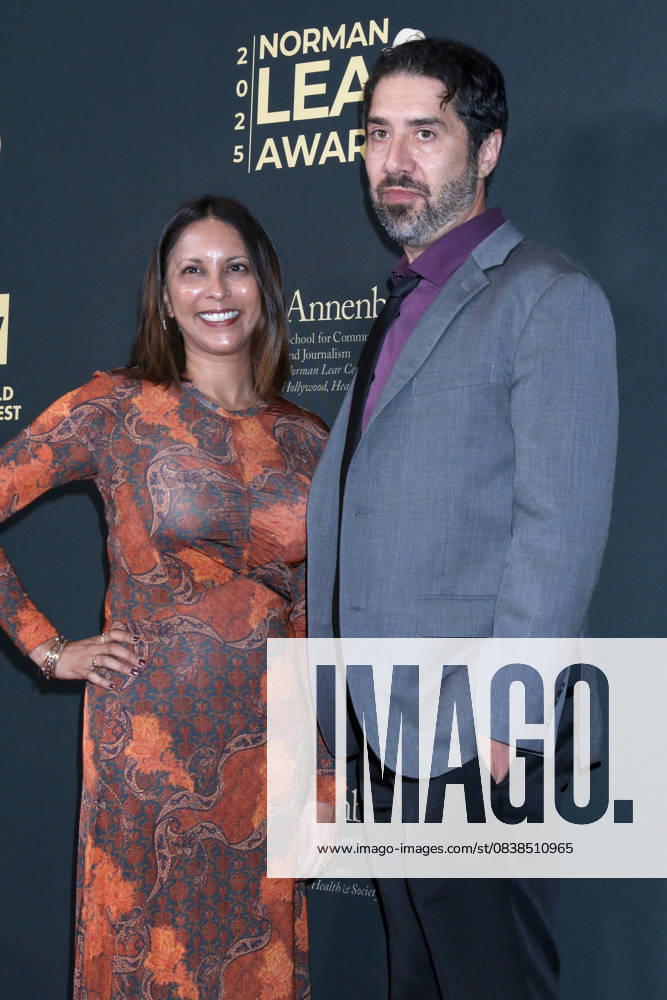 LOS ANGELES - OCT 27: Rachna Fruchbom, Neil Goldman at the 2025 Norman Lear Awards at the Writers Guild of America Theater on October 27, 2025 in Beverly Hills, CA Beverly Hills USA - ZUMAnc22 20251028_zaa_nc22_088