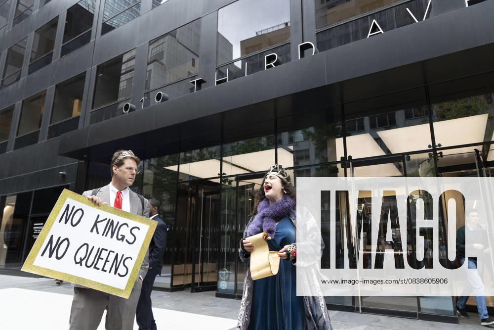 Demonstrators wearing crowns dress up as King President Trump and Queen Governor Hochul and hold a sign that reads NO KINGS NO QUEENS at a rally and picket against the Governor s recent climate policy announcement outside Hochul s New York City office in Midtown Manhattan. Climate activists say President Trump isn t a king and Governor Hochul isn t a Queen after she announced plans to delay the implementation of a state law set to begin January 1st that ends gas use in new construction. Demonstrators also denounce what they call the Governor s lurch to Trumpism for fast tracking the permitting for a fracked gas pipeline. The peaceful protest is organized by New York Communities For Change, Fo - ZUMAr174 20251028_znp_r174_009