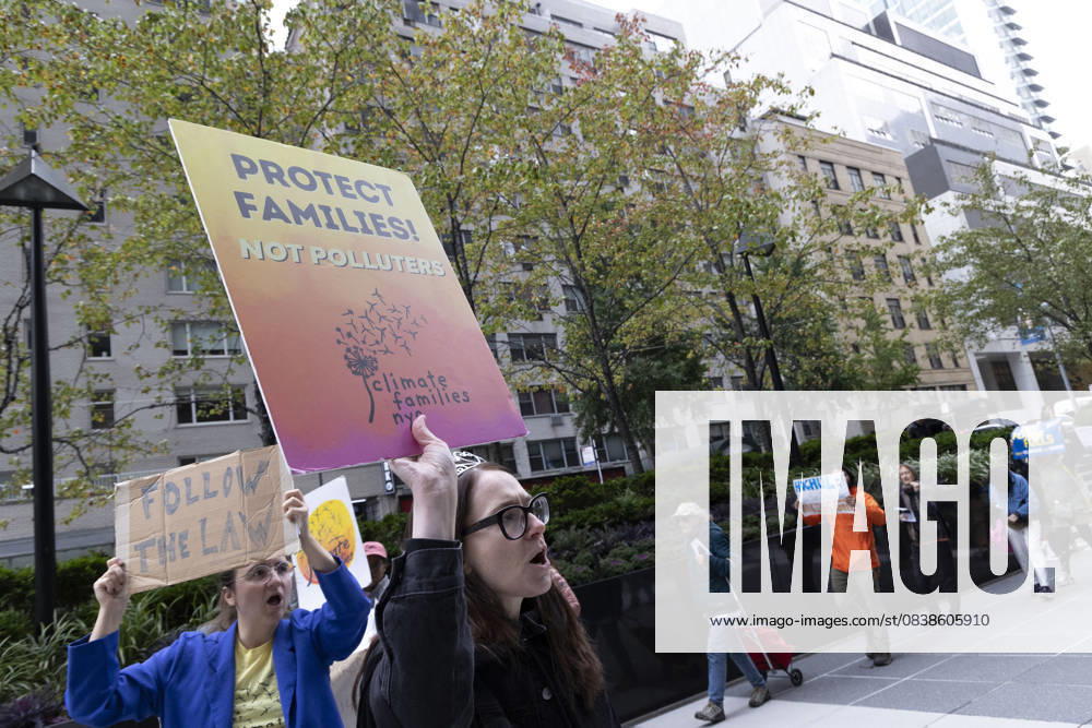 Demonstrators hold signs that read PROTECT FAMILIES! NOT POLLUTERS climate families nyc FOLLOW THE LAW at a rally and picket against the Governor s recent climate policy announcement outside Hochul s New York City office in Midtown Manhattan. Climate activists say President Trump isn t a king and Governor Hochul isn t a Queen after she announced plans to delay the implementation of a state law set to begin January 1st that ends gas use in new construction. Demonstrators also denounce what they call the Governor s lurch to Trumpism for fast tracking the permitting for a fracked gas pipeline. The peaceful protest is organized by New York Communities For Change, Food and Water Watch NY and NYP - ZUMAr174 20251028_znp_r174_013