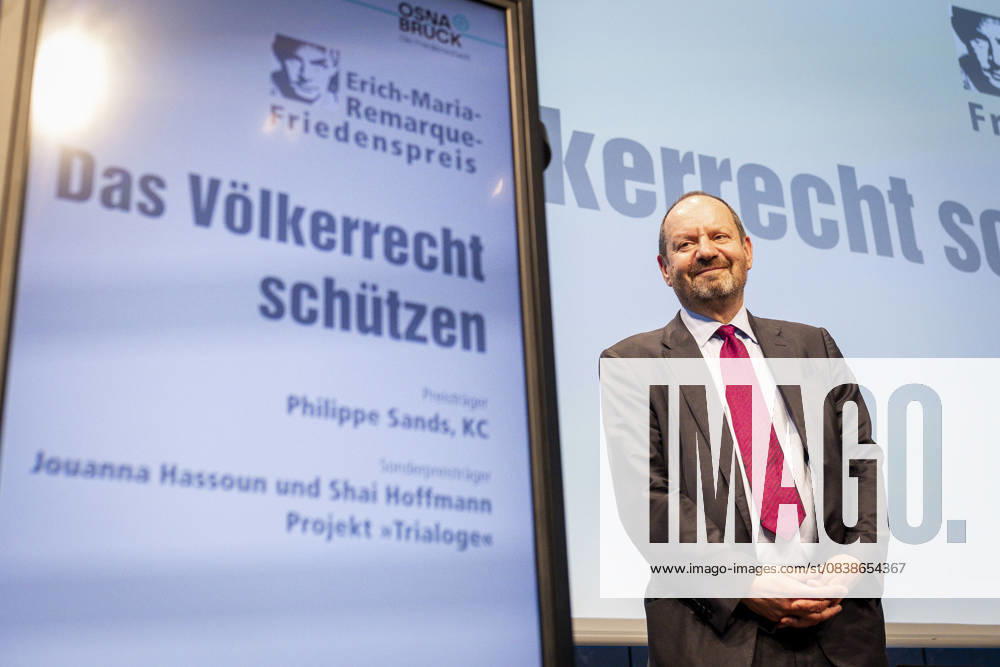 Festakt - 17. Erich-Maria-Remarque-Friedenspreis Preisträger Philippe Sands am 05.06.2025 in der OsnabrückHalle Osnabrück Niedersachsen Germany