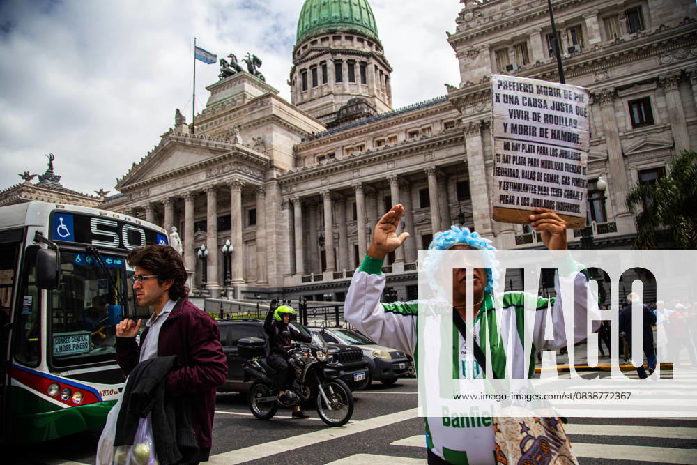 Every Wednesday since Milei took office, retirees have been demonstrating in front of the National Congress against Milei s austerity policies and the anti-protest protocol of Security Minister Patricia Bullrich. Buenos Aires argentina - ZUMAr233 20251029_zip_r233_012